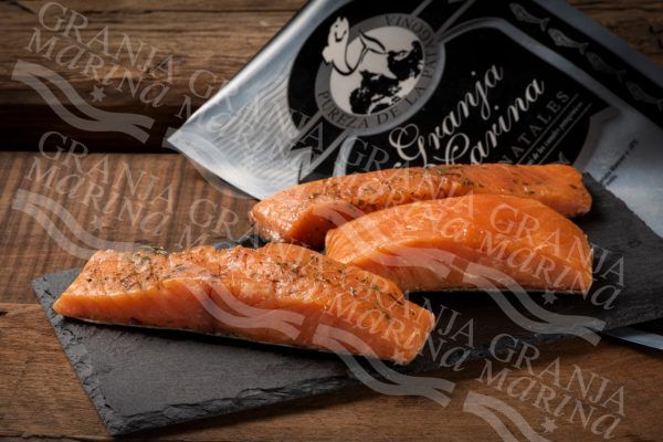 SALMON AHUMADO EN CALIENTE – HIERBAS
